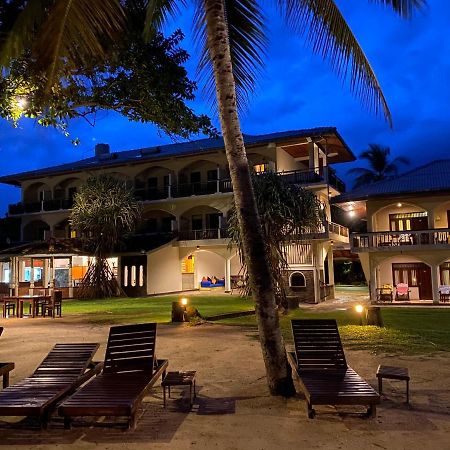 Sri Gemunu Beach Resort Unawatuna Exterior foto