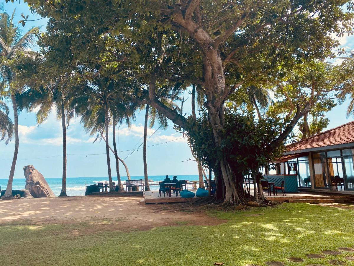 Sri Gemunu Beach Resort Unawatuna Exterior foto