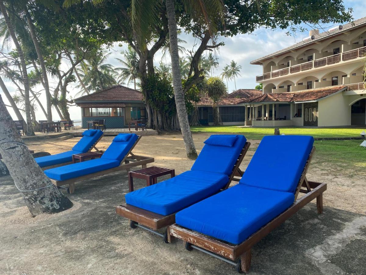 Sri Gemunu Beach Resort Unawatuna Exterior foto