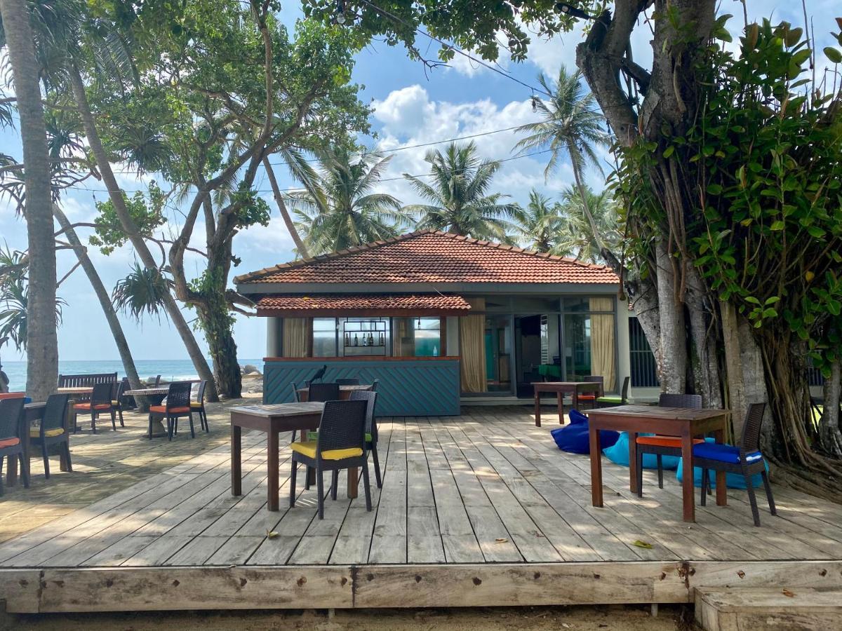 Sri Gemunu Beach Resort Unawatuna Exterior foto