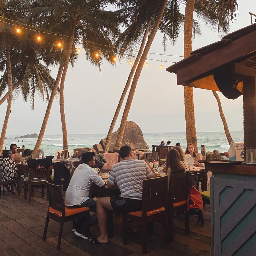 Sri Gemunu Beach Resort Unawatuna Exterior foto