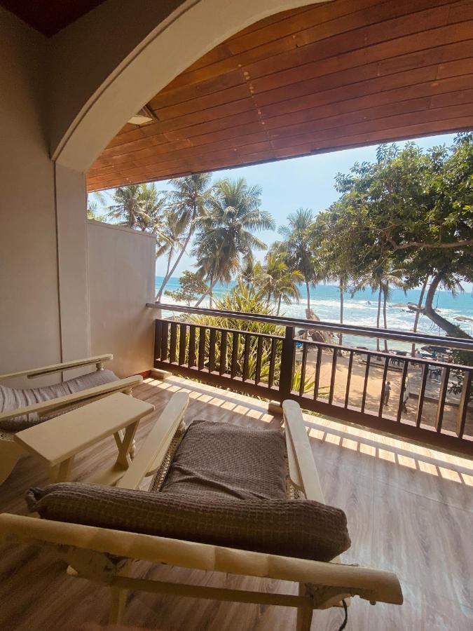 Sri Gemunu Beach Resort Unawatuna Exterior foto