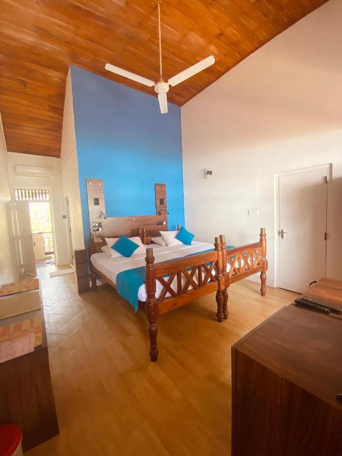 Sri Gemunu Beach Resort Unawatuna Exterior foto