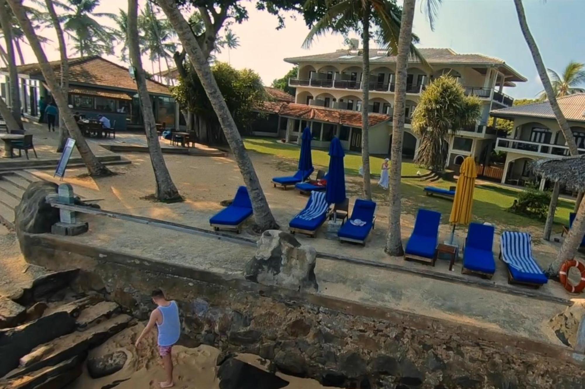 Sri Gemunu Beach Resort Unawatuna Exterior foto
