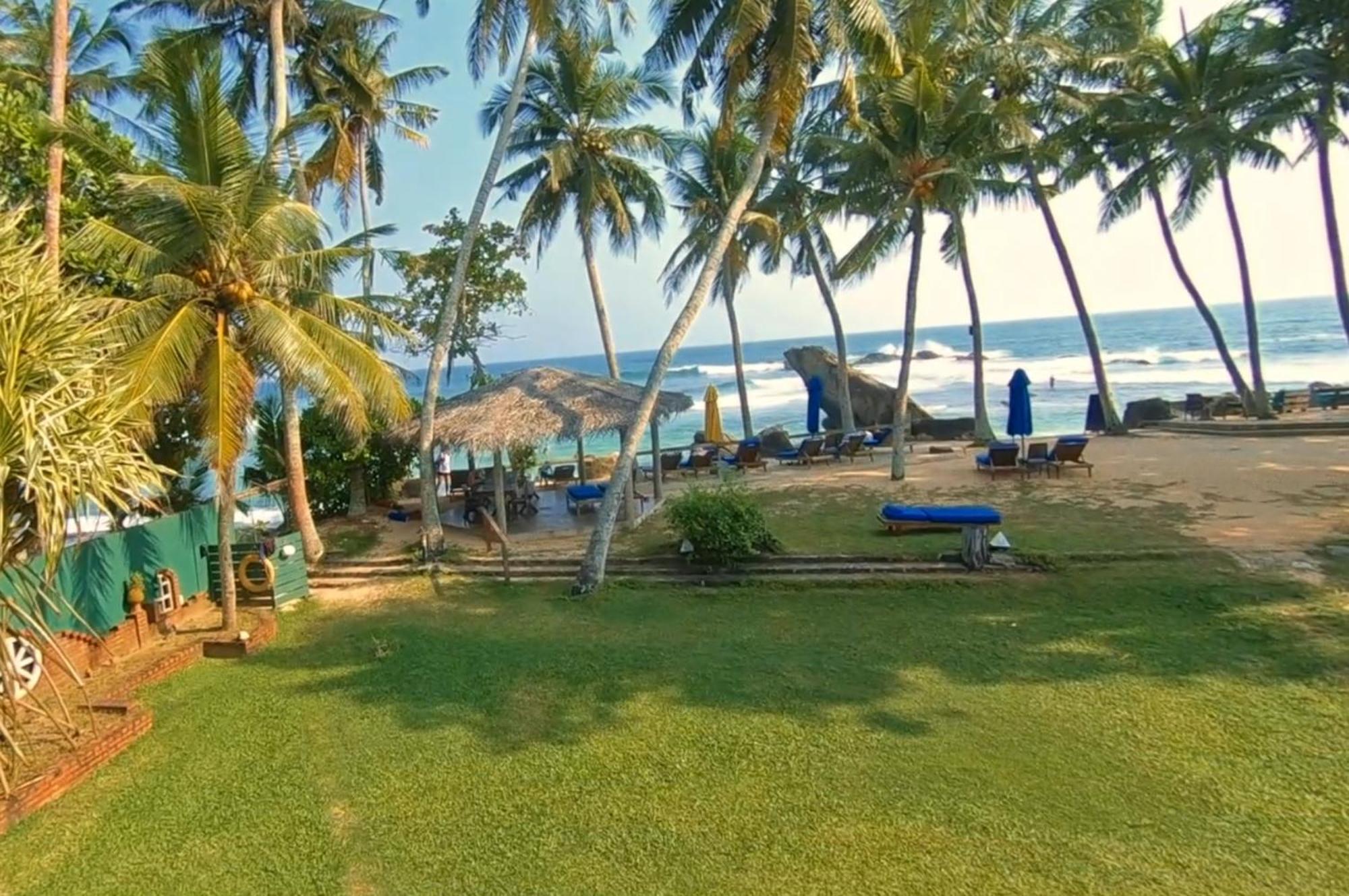 Sri Gemunu Beach Resort Unawatuna Exterior foto
