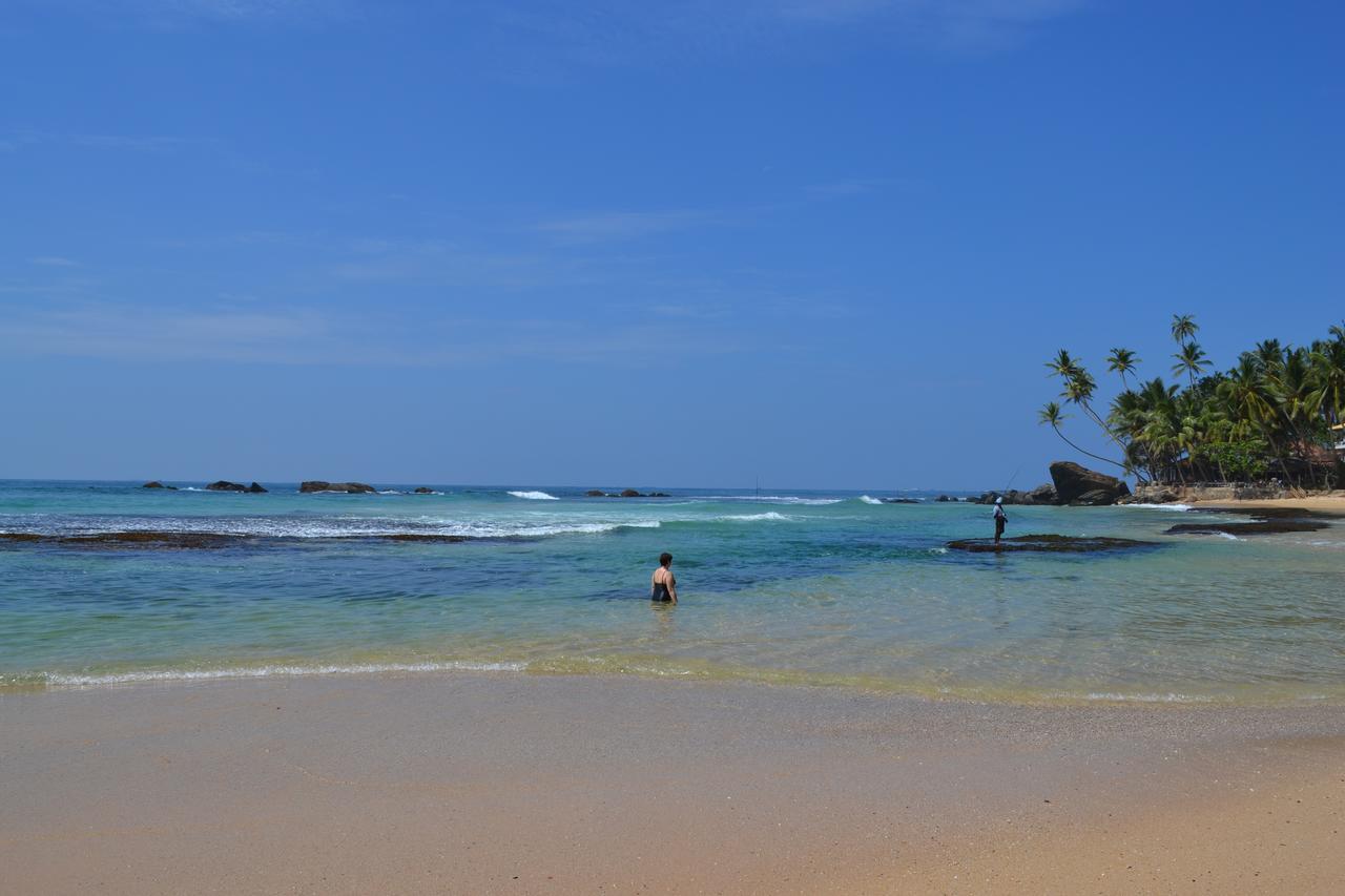 Sri Gemunu Beach Resort Unawatuna Exterior foto