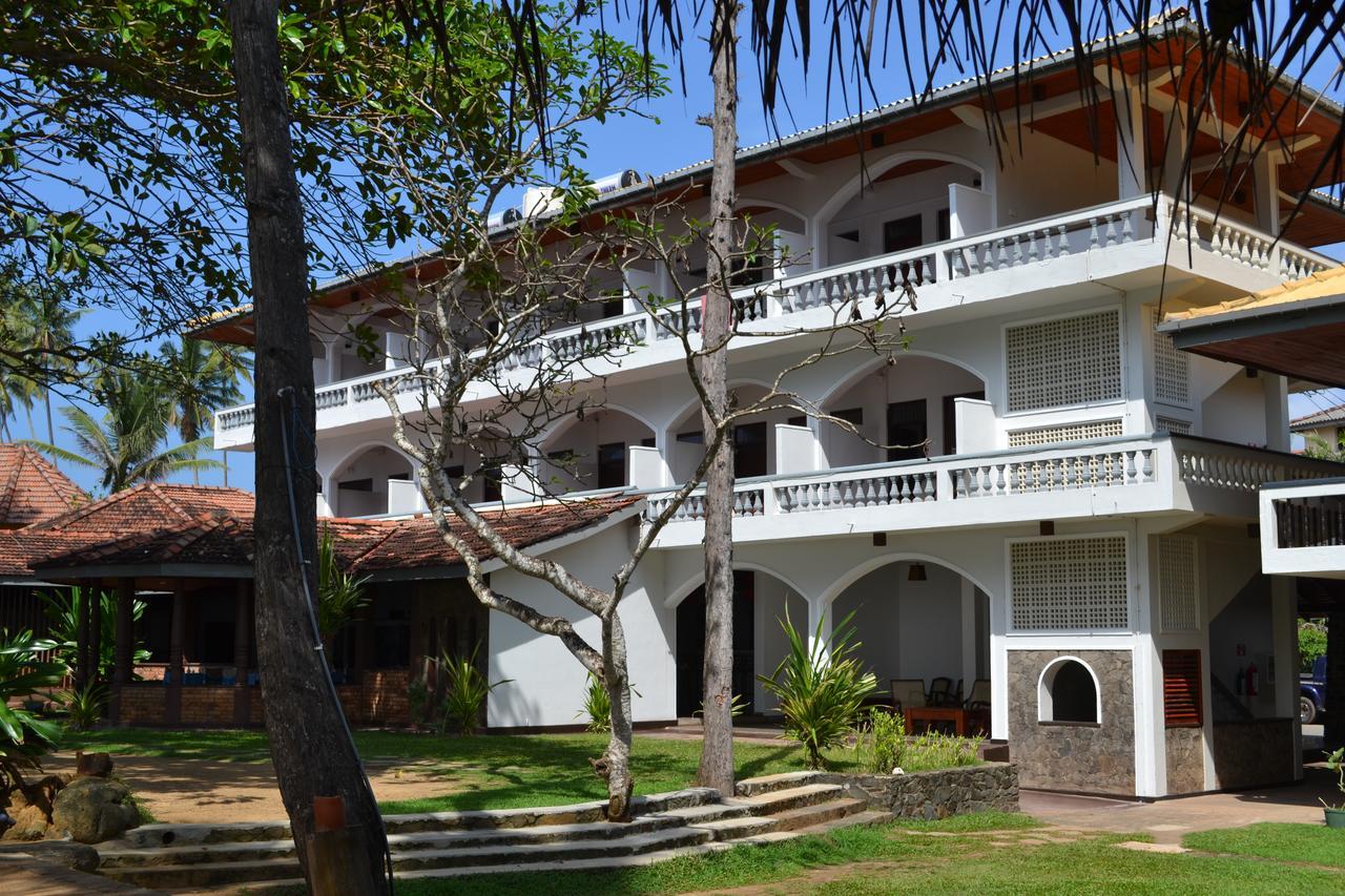 Sri Gemunu Beach Resort Unawatuna Exterior foto