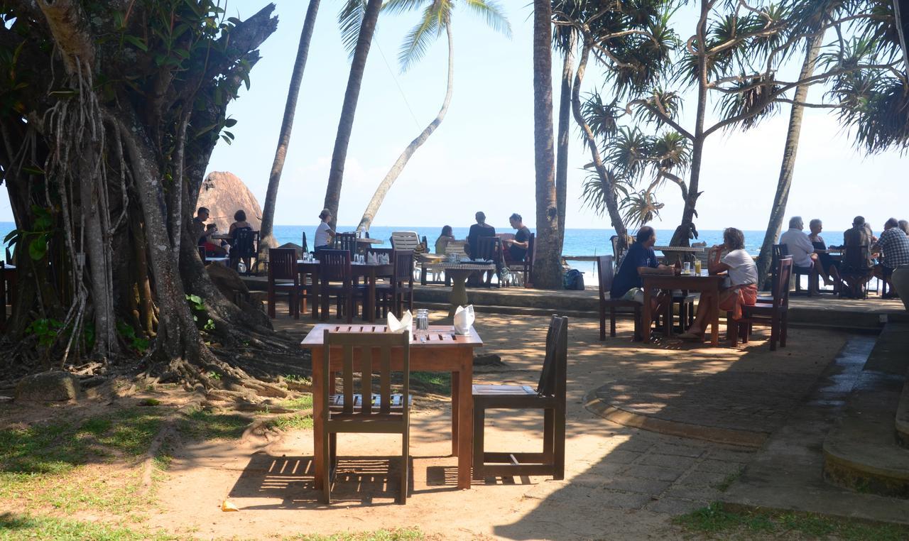 Sri Gemunu Beach Resort Unawatuna Exterior foto