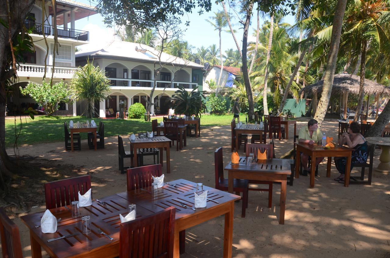 Sri Gemunu Beach Resort Unawatuna Exterior foto