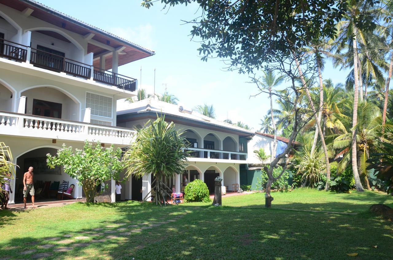 Sri Gemunu Beach Resort Unawatuna Exterior foto