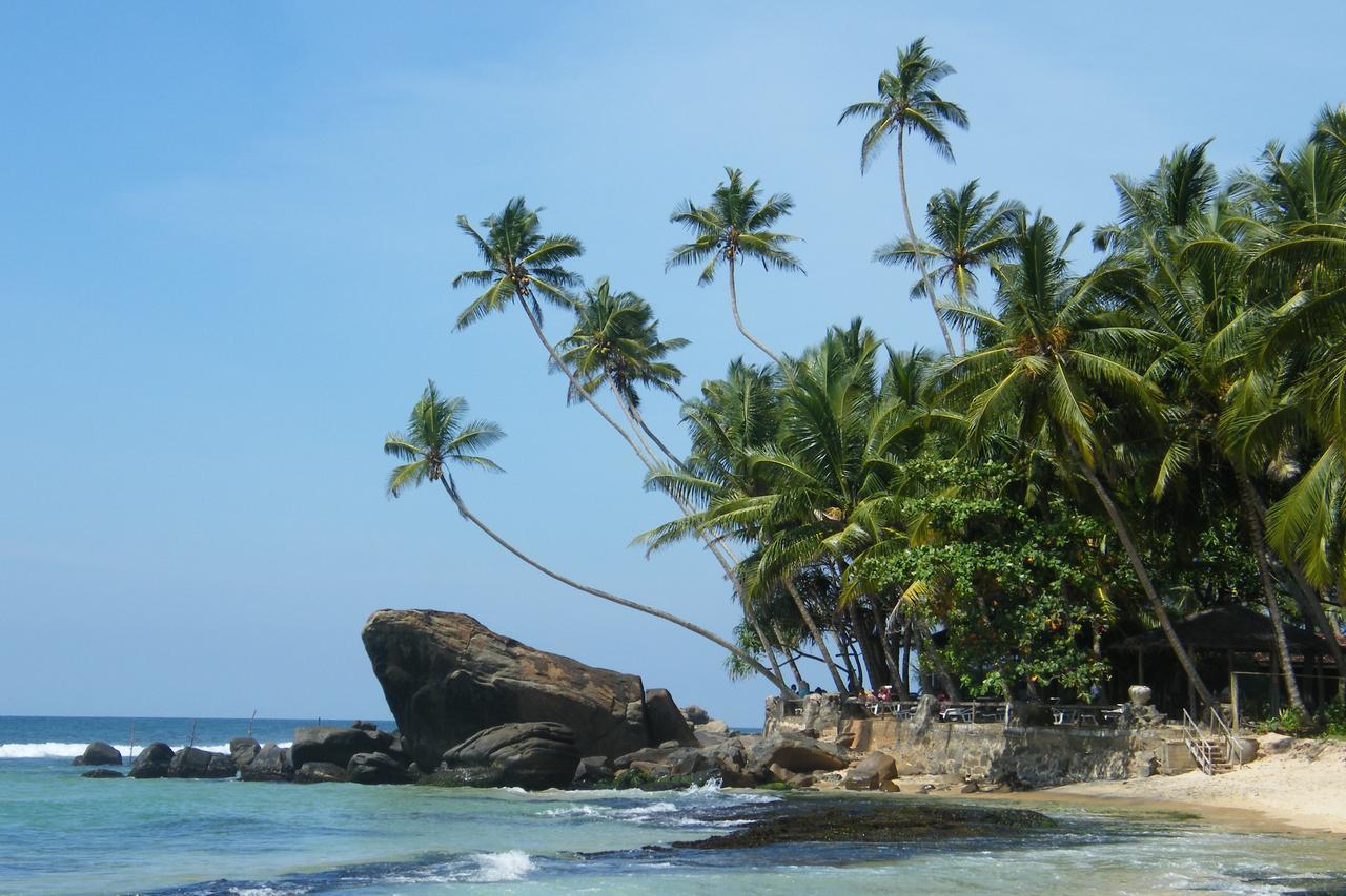 Sri Gemunu Beach Resort Unawatuna Exterior foto
