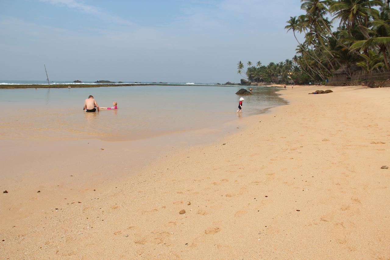 Sri Gemunu Beach Resort Unawatuna Exterior foto