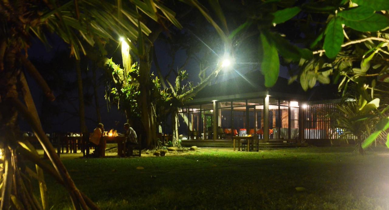 Sri Gemunu Beach Resort Unawatuna Exterior foto