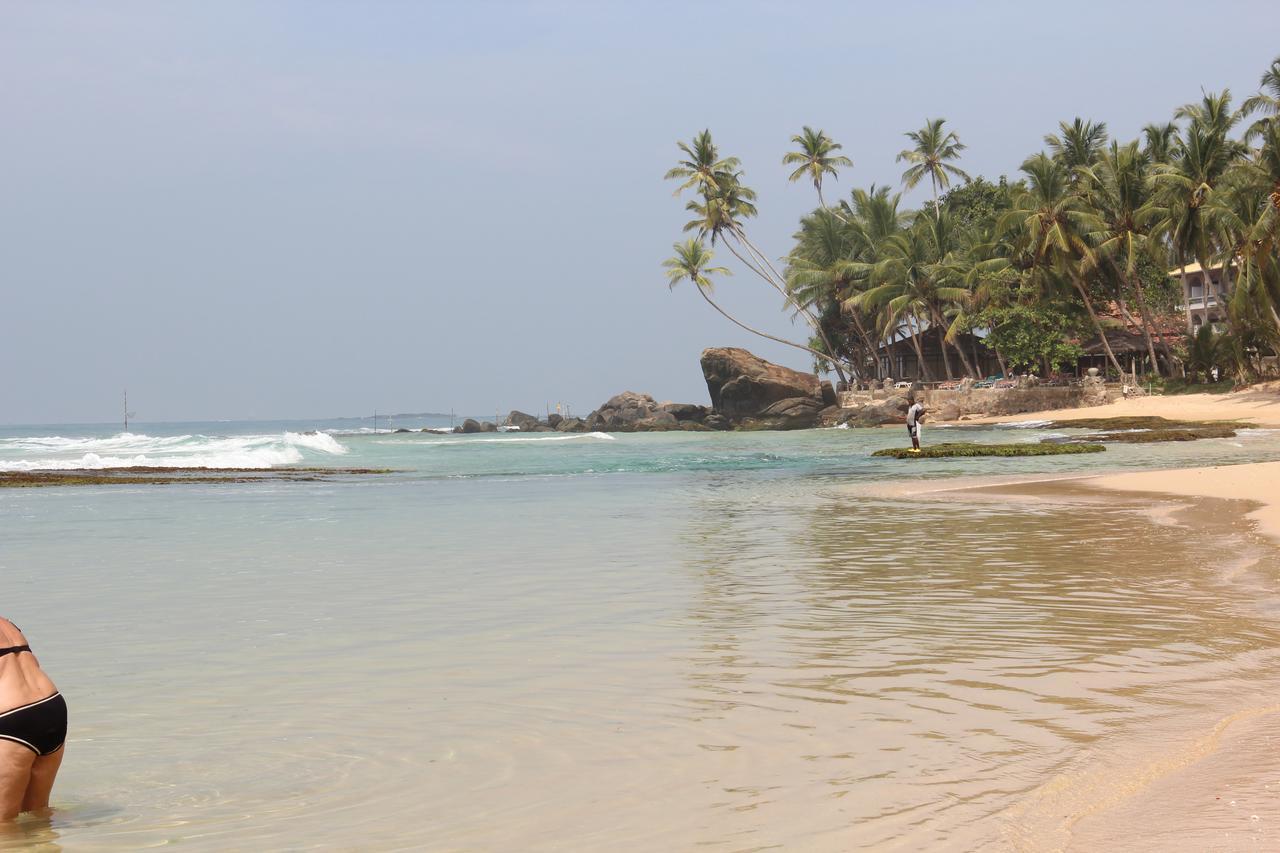 Sri Gemunu Beach Resort Unawatuna Exterior foto