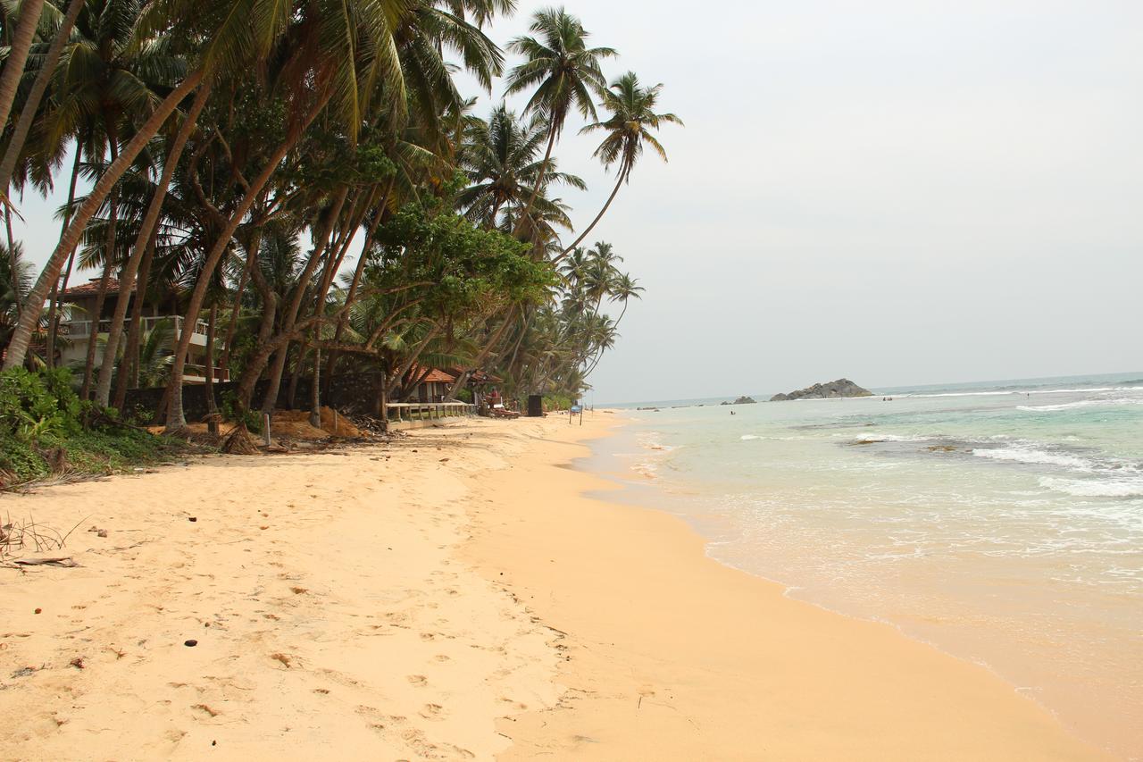 Sri Gemunu Beach Resort Unawatuna Exterior foto
