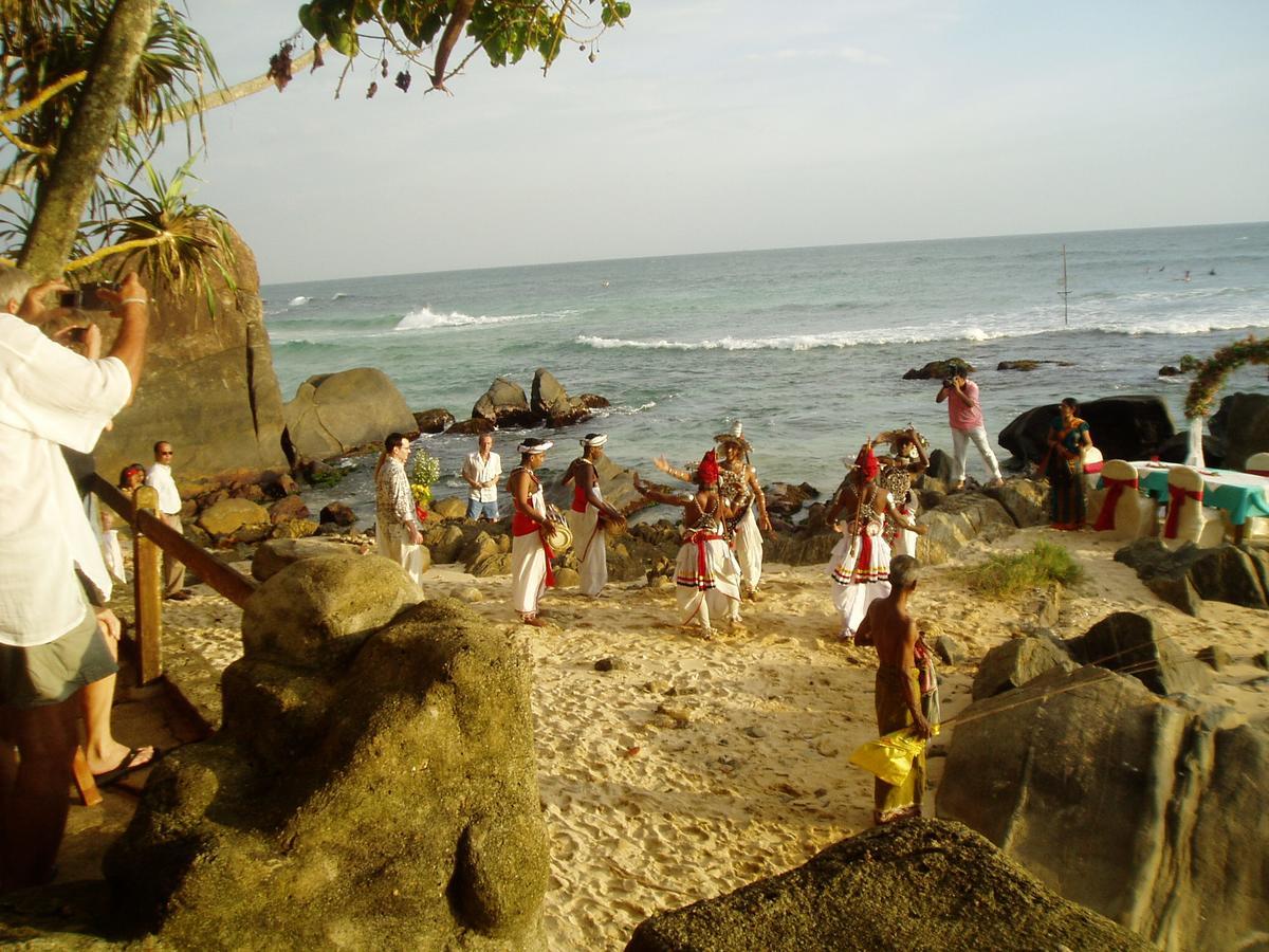 Sri Gemunu Beach Resort Unawatuna Exterior foto