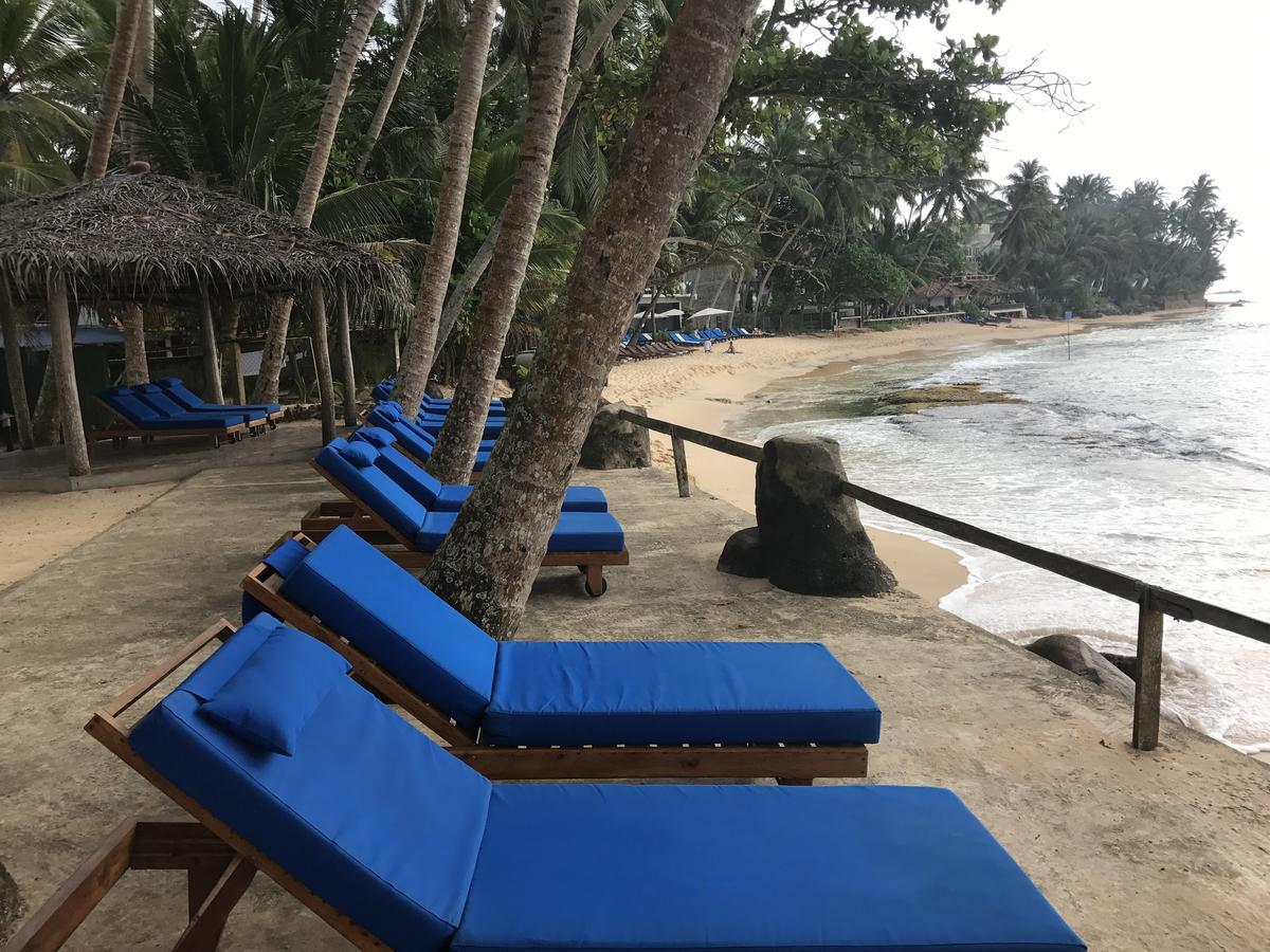 Sri Gemunu Beach Resort Unawatuna Exterior foto