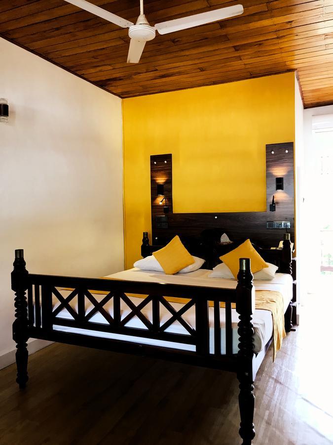 Sri Gemunu Beach Resort Unawatuna Exterior foto