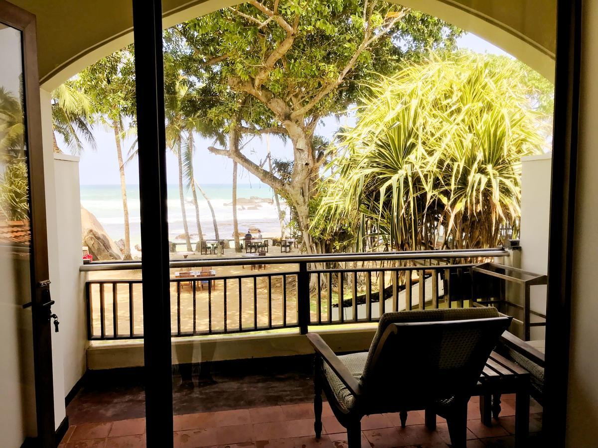 Sri Gemunu Beach Resort Unawatuna Exterior foto