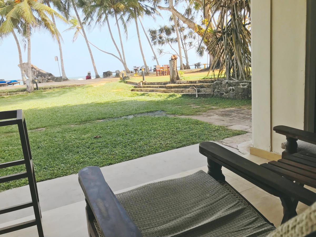 Sri Gemunu Beach Resort Unawatuna Exterior foto