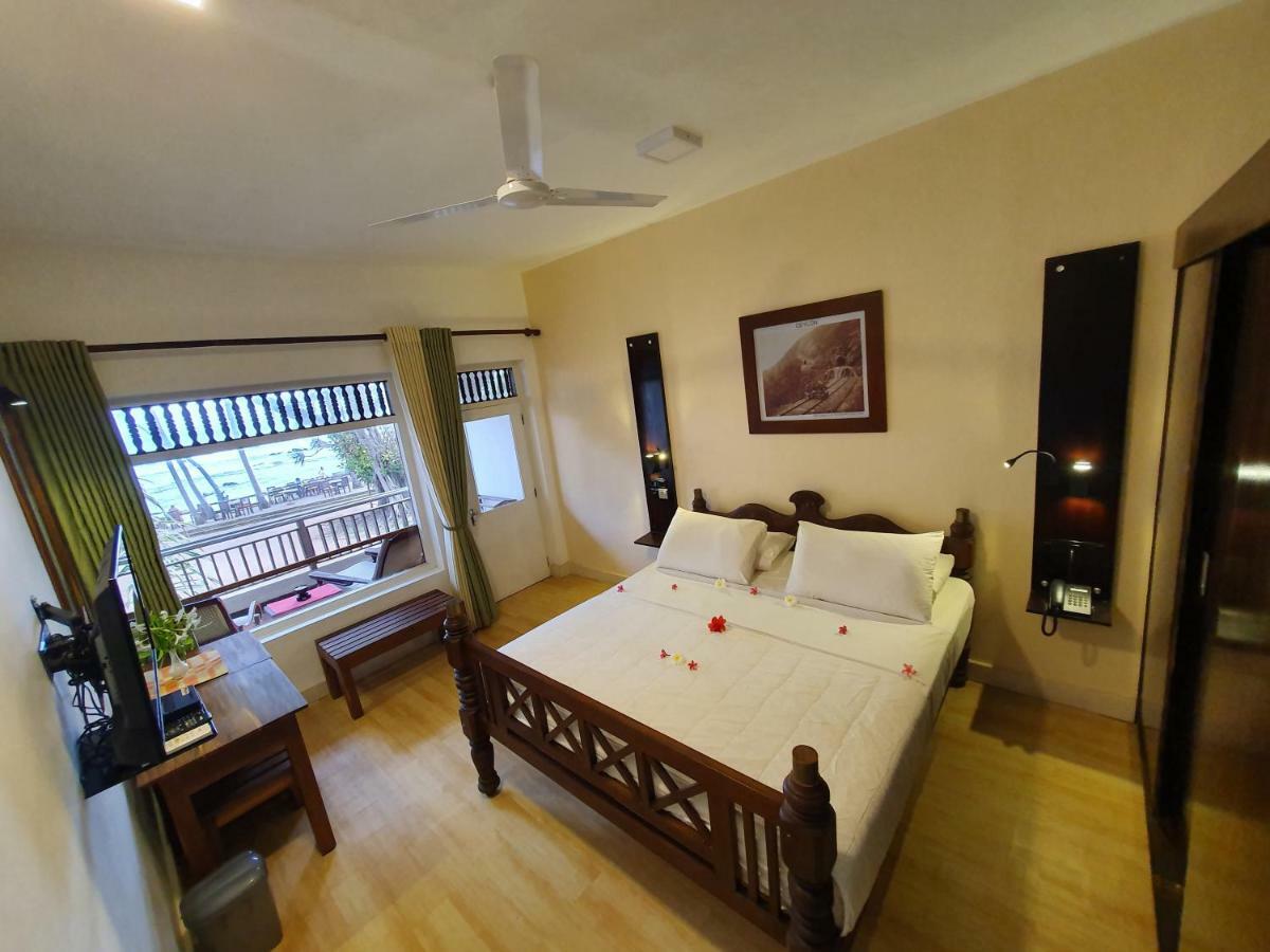 Sri Gemunu Beach Resort Unawatuna Exterior foto