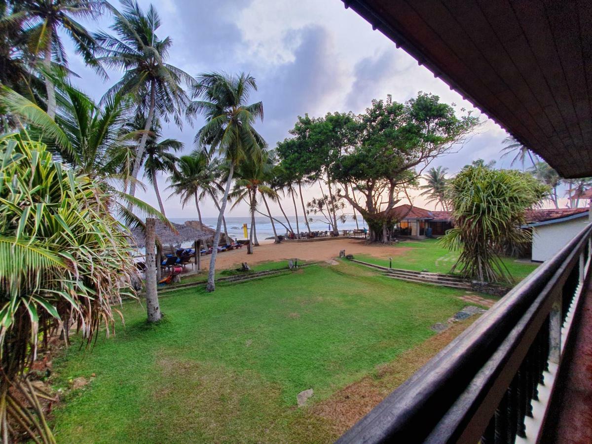 Sri Gemunu Beach Resort Unawatuna Exterior foto